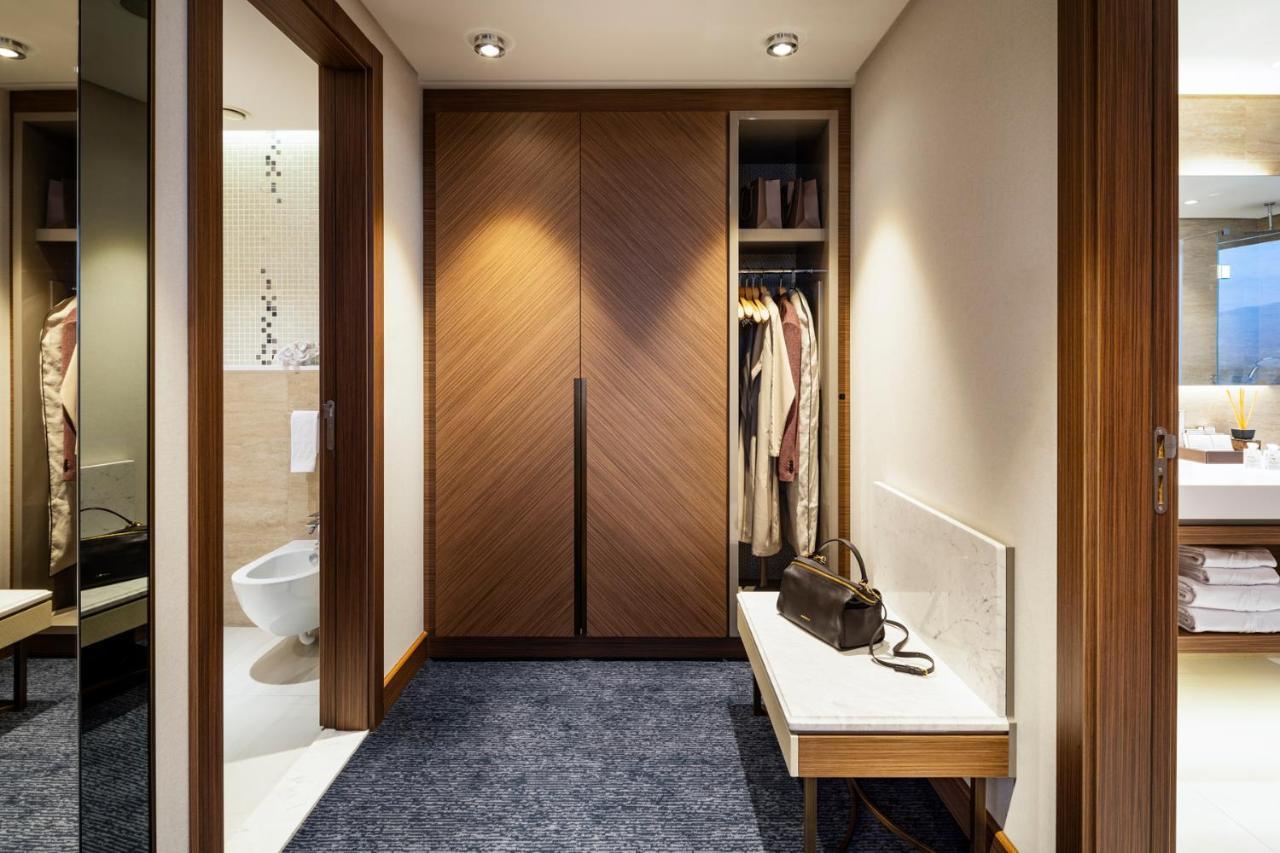 Grand Hotel Millennium 소피아 외부 사진 A walk-in wardrobe